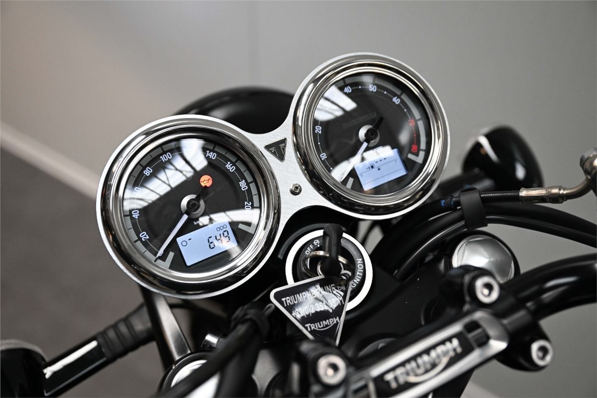 Bonneville T120